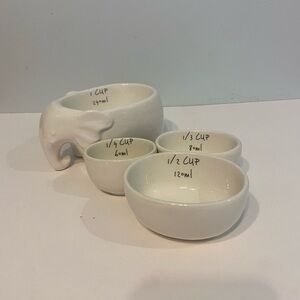 Elephant Stacked Measuring Cups